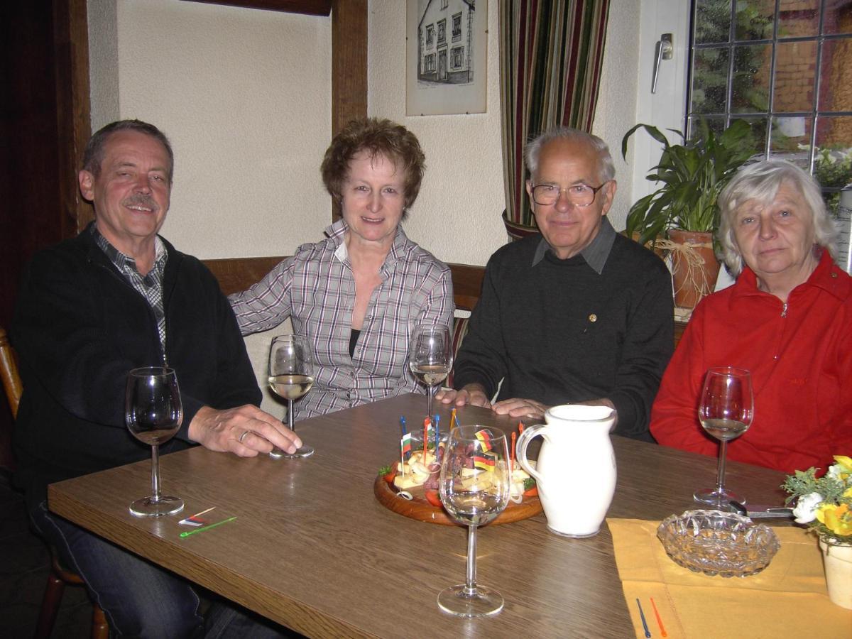 Weinstube Pension Moselbluemchen Zeltingen-Rachtig Esterno foto