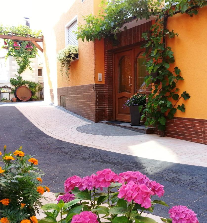 Weinstube Pension Moselbluemchen Zeltingen-Rachtig Esterno foto